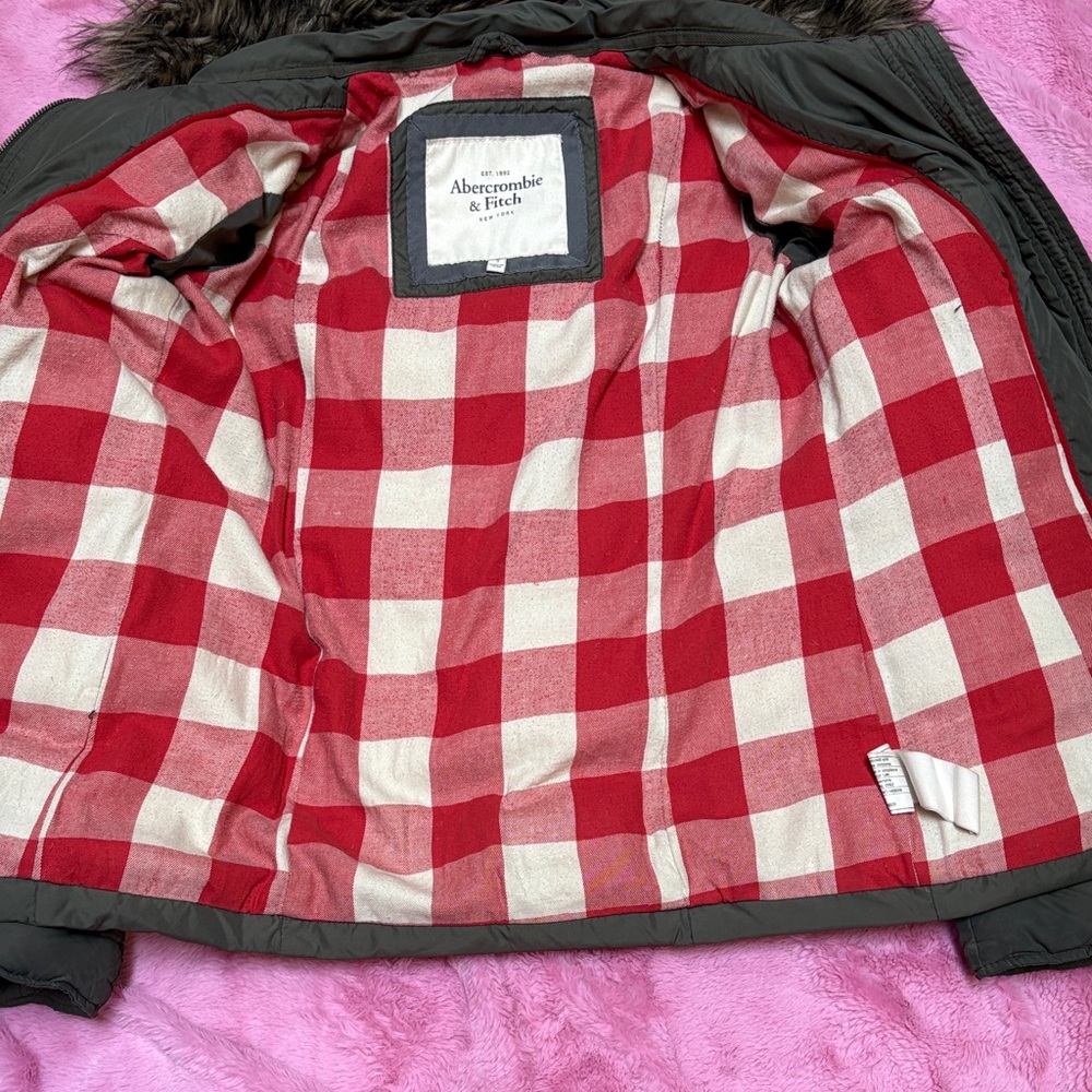 Retro A&F Olive Green Puffer w/ Plaid Flannel Lining, Detachable Faux Fur Hood - Picture 5 of 11